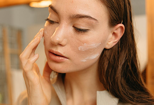 Boosters vs. Ampoules: What’s the Difference and When Should You Use Each One?